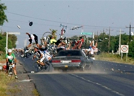 Pictures Cars on N  S  O Diabo E O Autom  Vel    Car Accident Cyclists Mexico